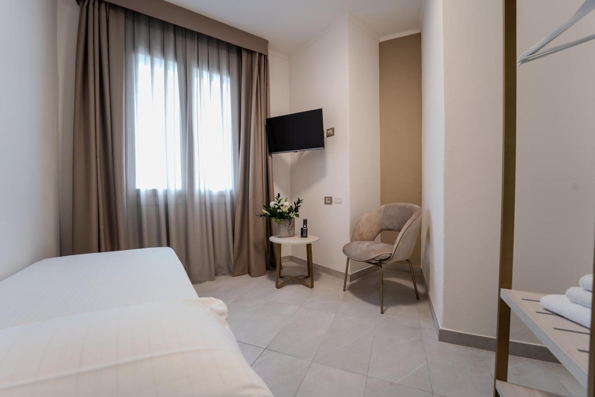 Hotel Donatello Modena Bagian luar foto