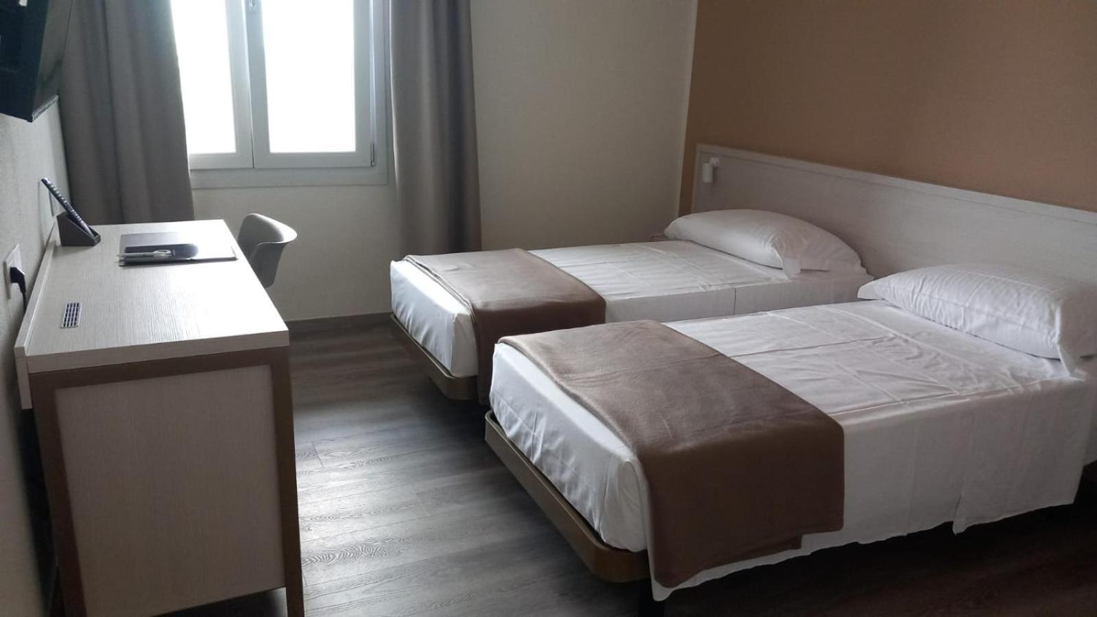 Hotel Donatello Modena Bagian luar foto