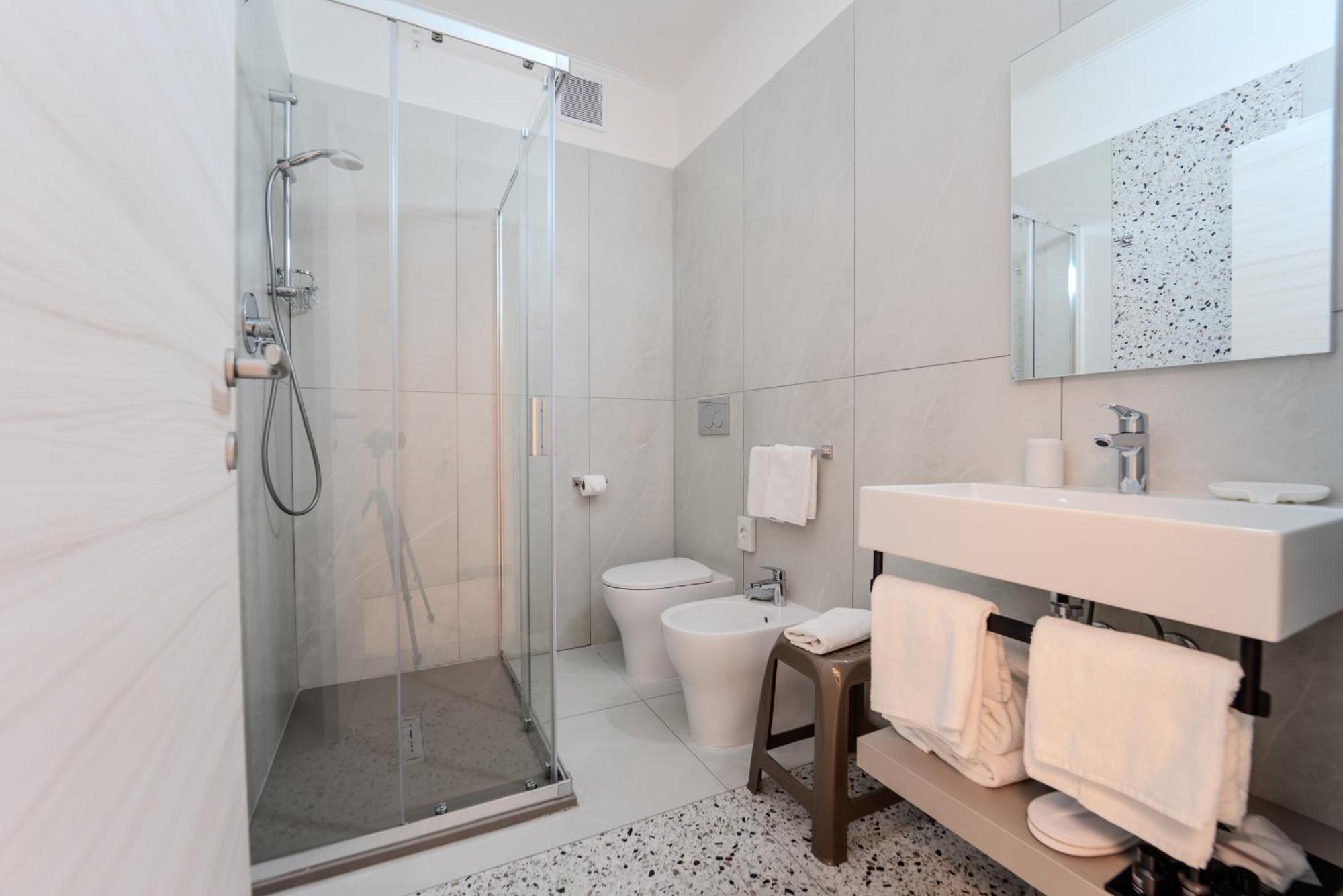 Hotel Donatello Modena Bagian luar foto