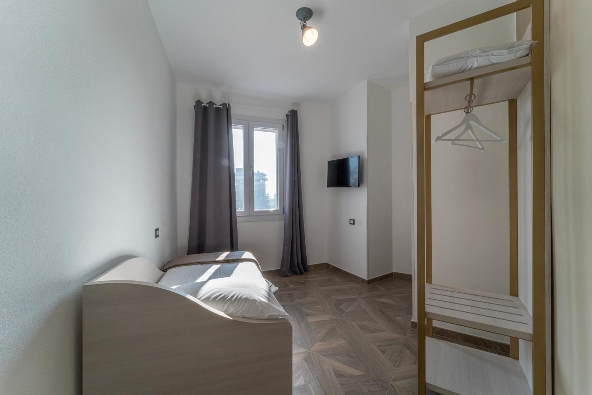 Hotel Donatello Modena Bagian luar foto