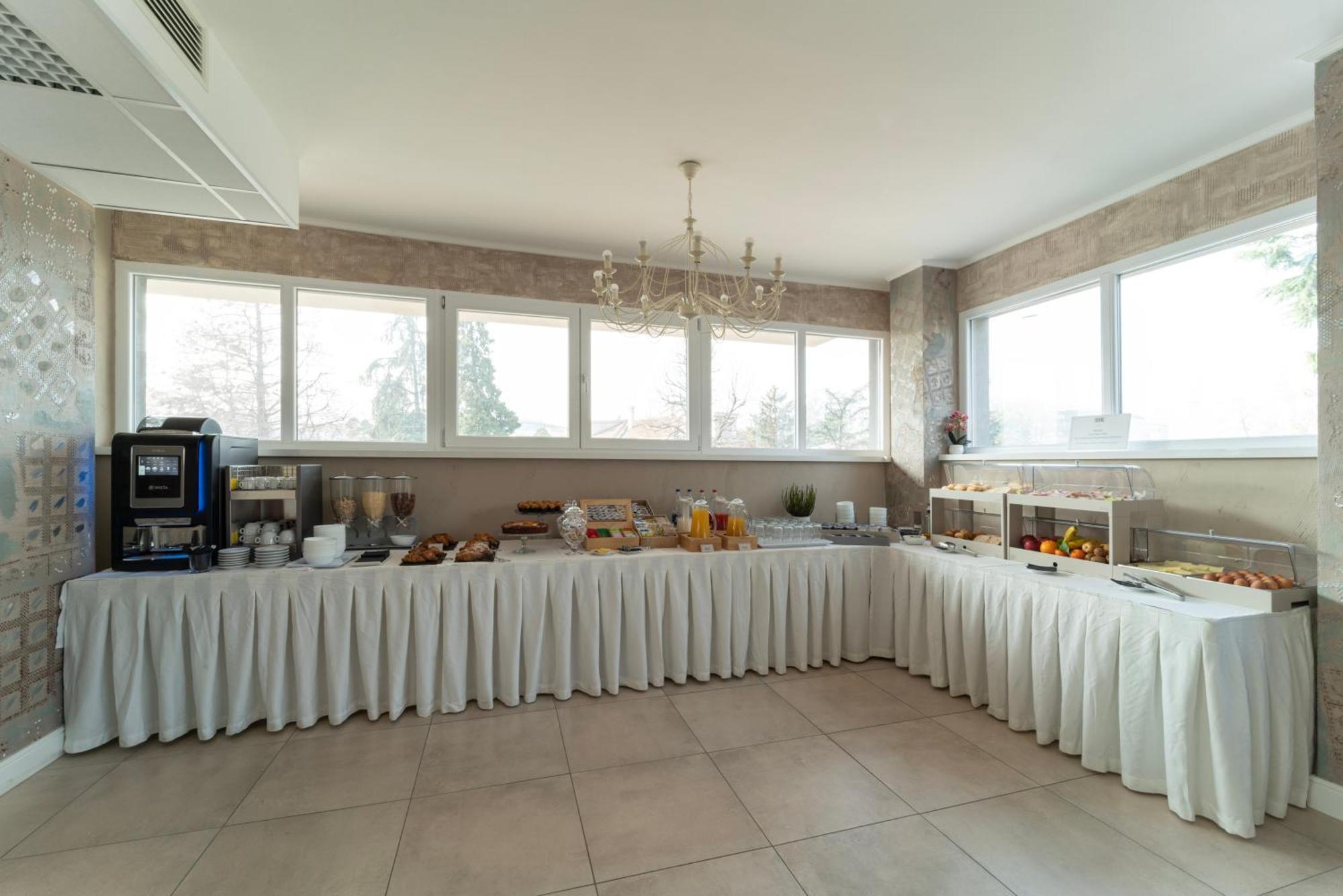 Hotel Donatello Modena Bagian luar foto