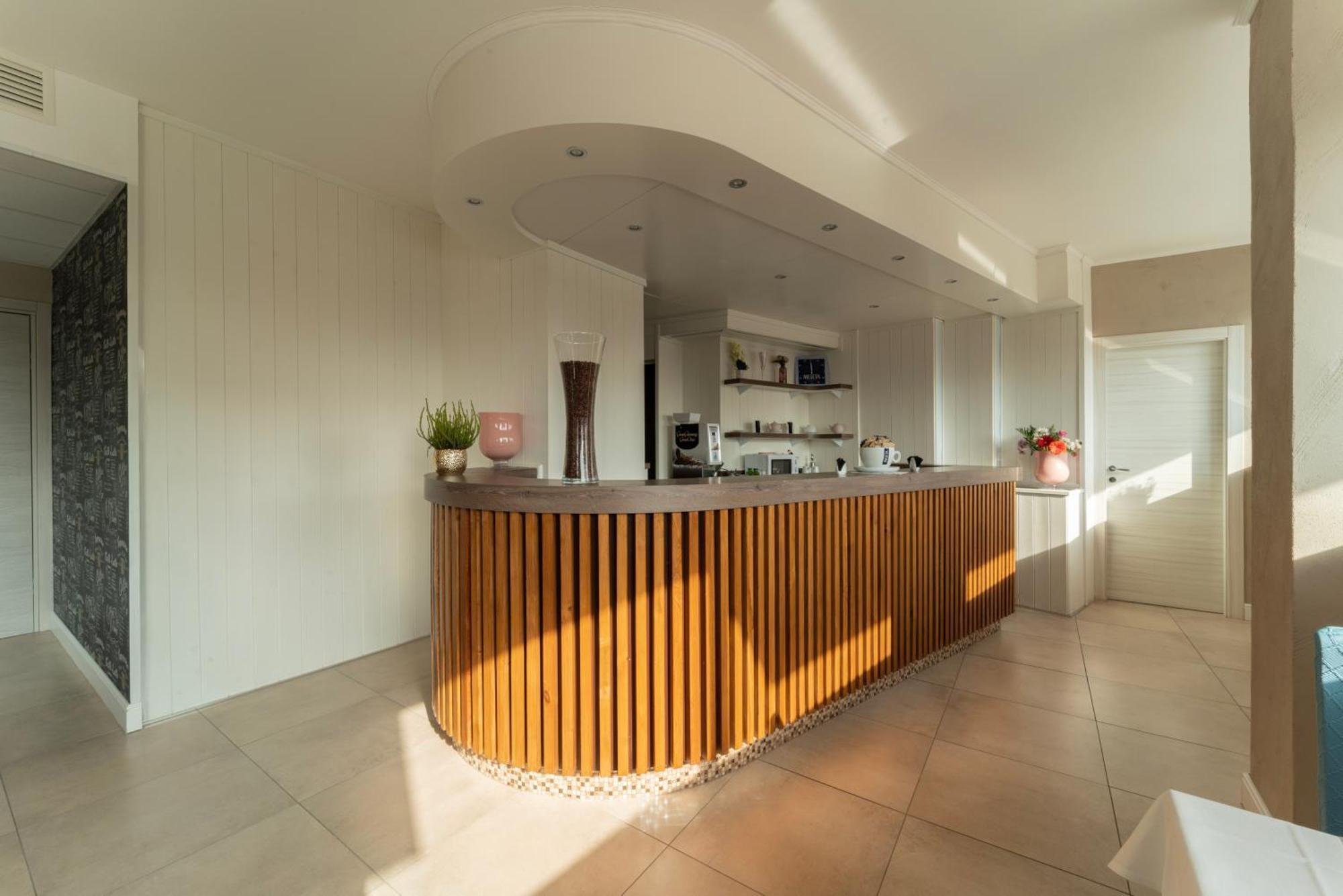 Hotel Donatello Modena Bagian luar foto