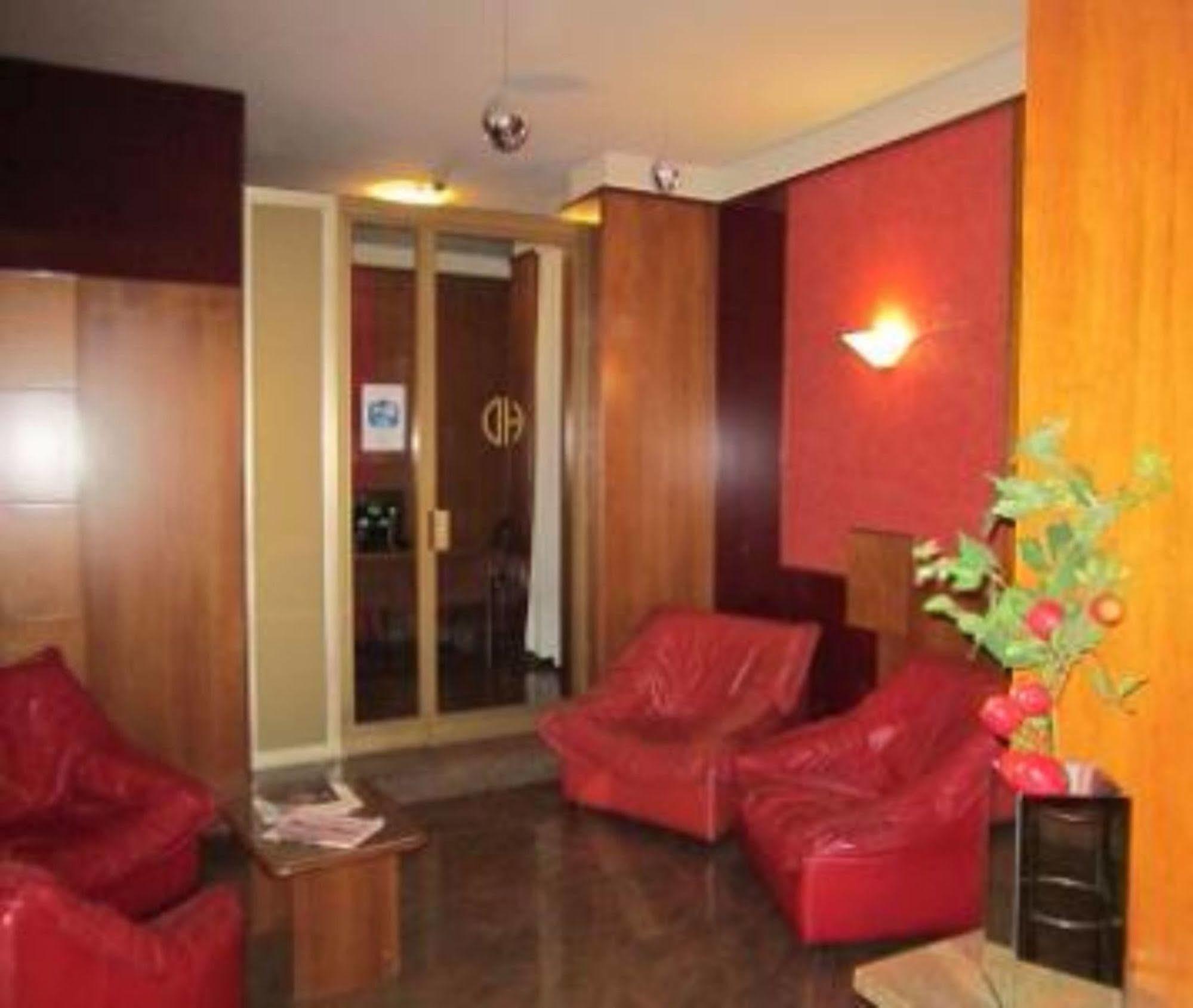 Hotel Donatello Modena Bagian luar foto